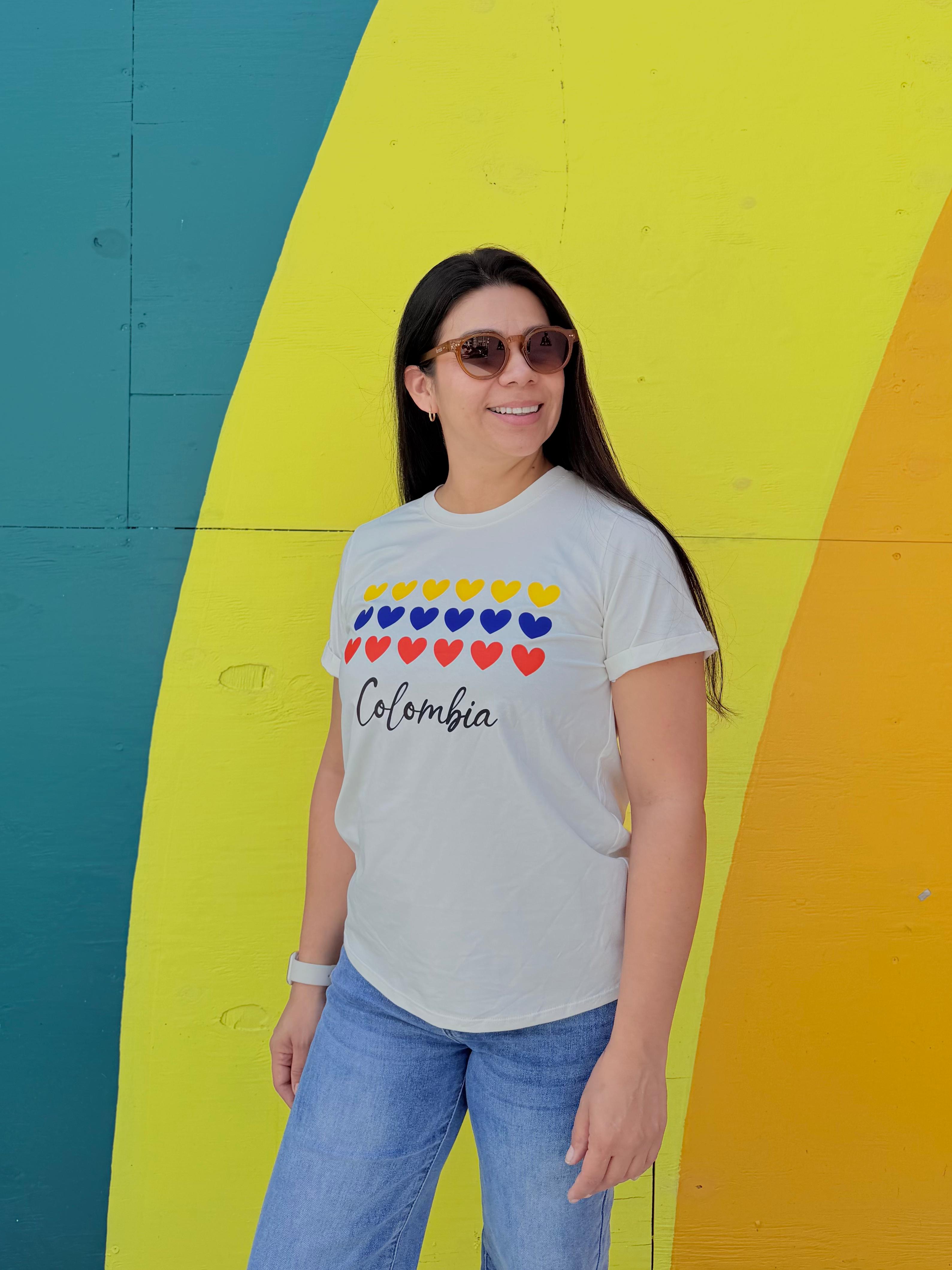 Colombia Corazones Side Smile
